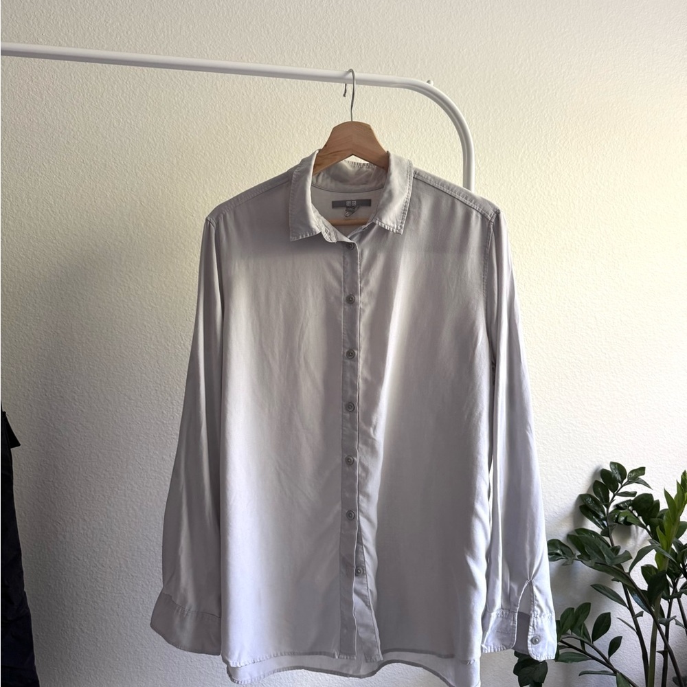 Uniqlo Light Gray Casual Button Down Shirt
